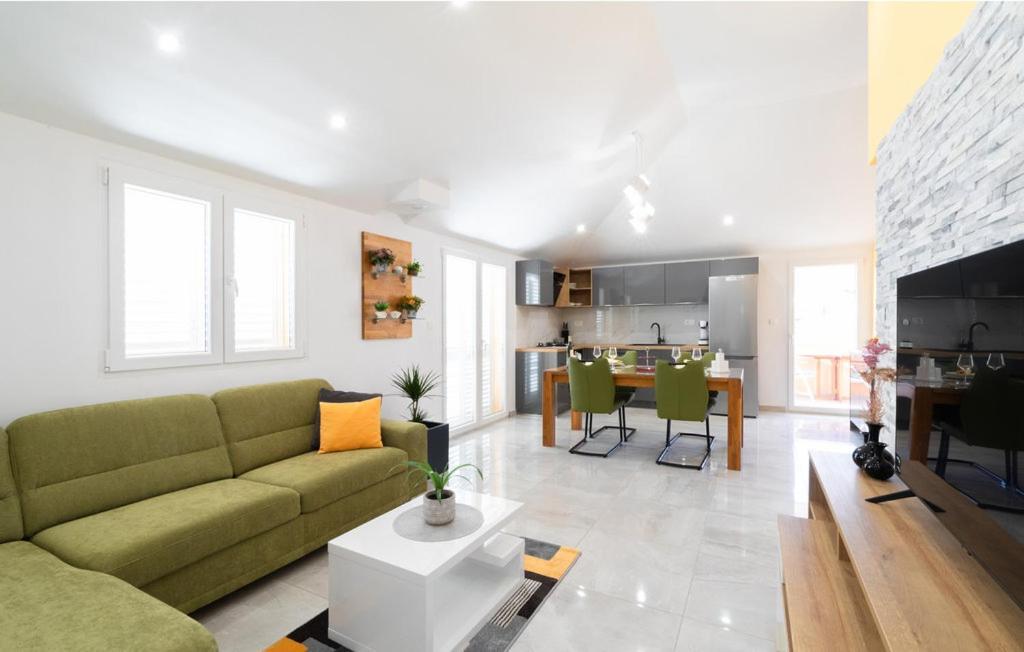 Sunset Apartment *